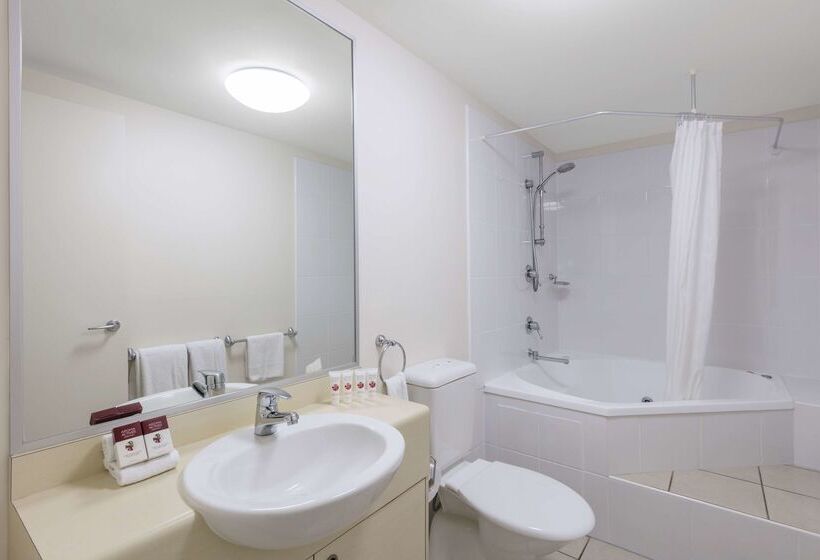 בית מלון כפרי Ramada By Wyndham Marcoola Beach