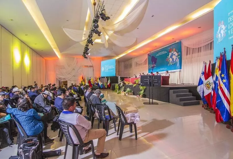 هتل Regina Resort & Convenciones