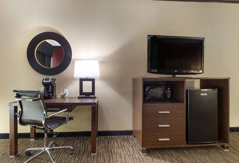 فندق Best Western Plus Classic Inn And Suites