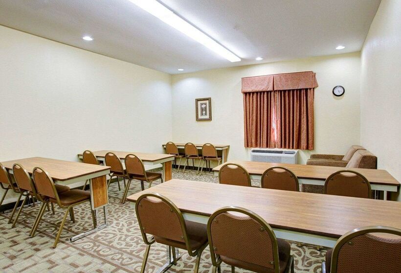 فندق Comfort Suites