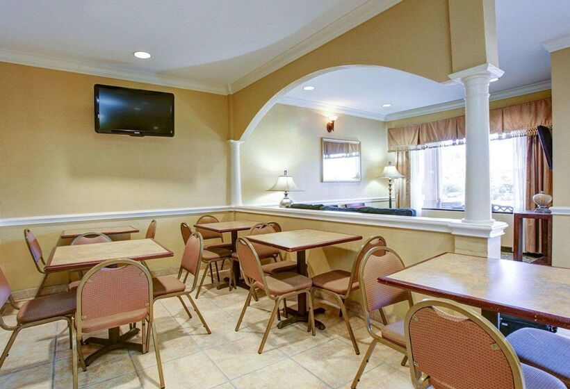 فندق Comfort Suites