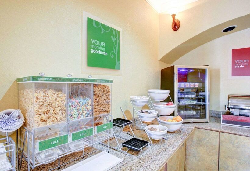 فندق Comfort Suites