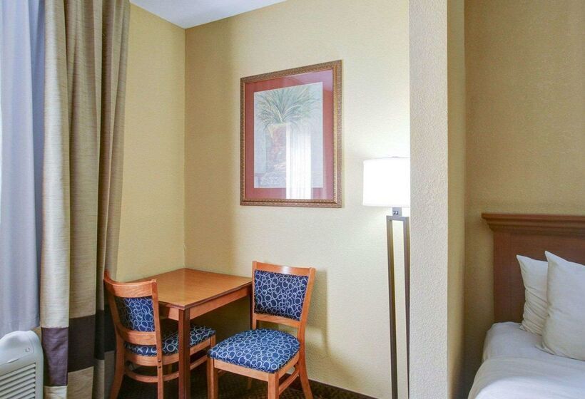 فندق Comfort Suites