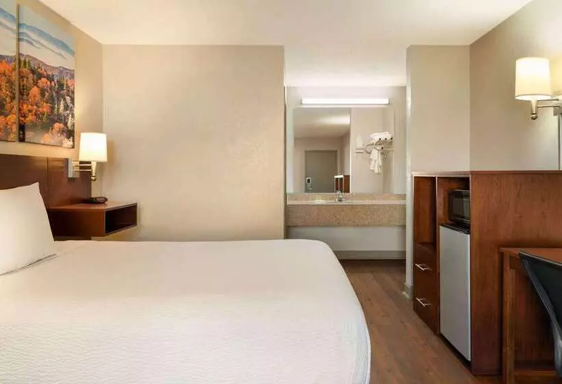 Отель Days Inn By Wyndham Dillon