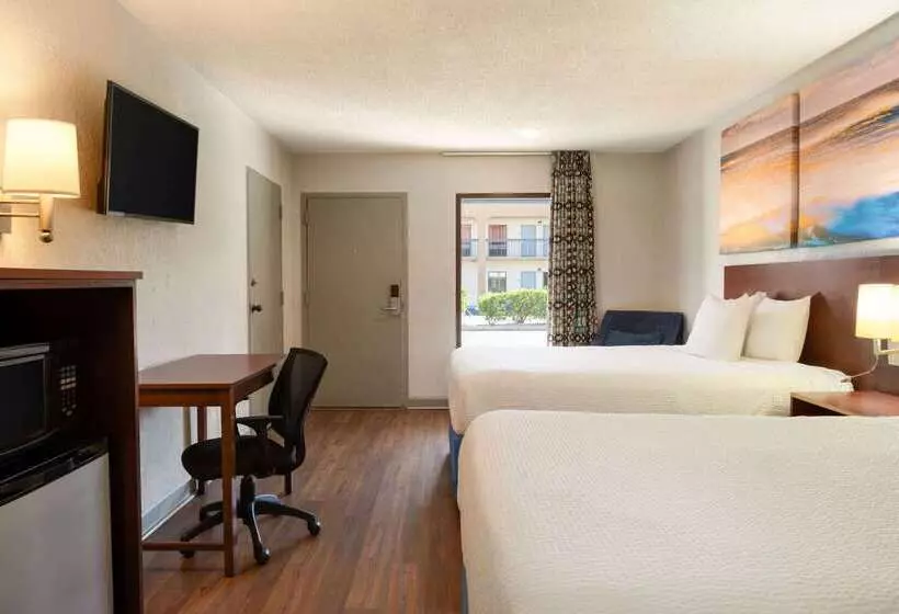 Отель Days Inn By Wyndham Dillon