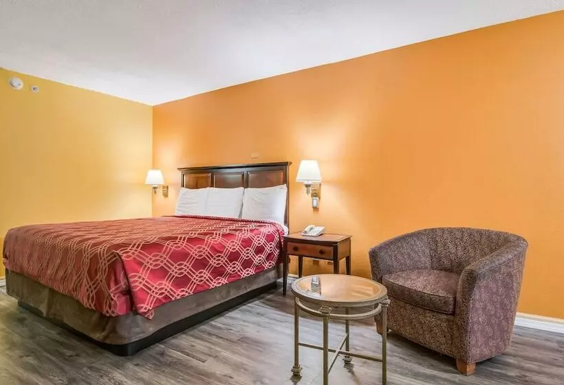 Отель Econo Lodge At Six Flags