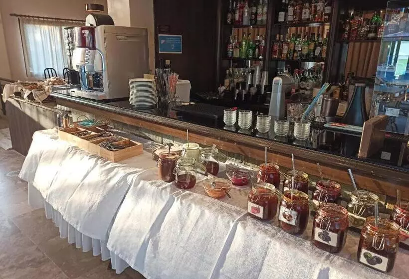 בית מלון כפרי Kalives Resort