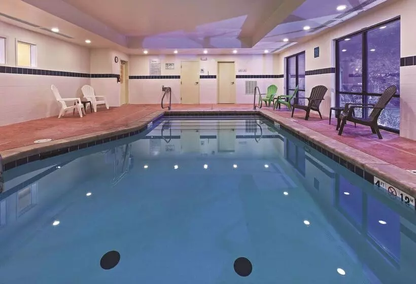 ホテル La Quinta By Wyndham Edmond