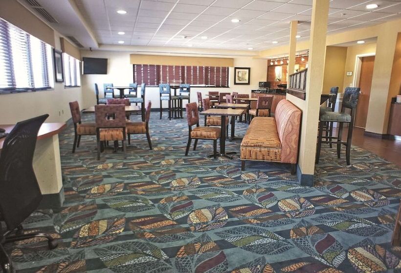 فندق La Quinta By Wyndham Edmond