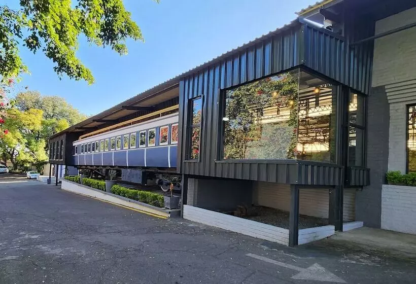 Safari Hotel & Convention Centre