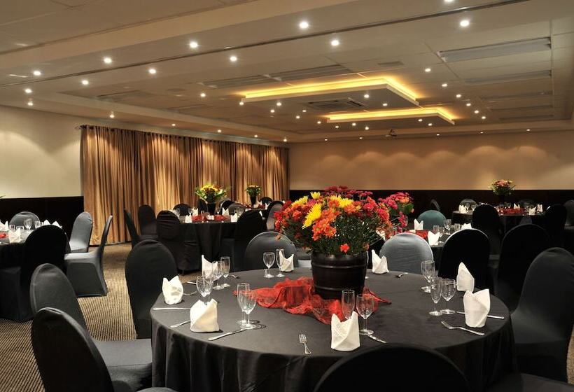 Safari Hotel & Convention Centre