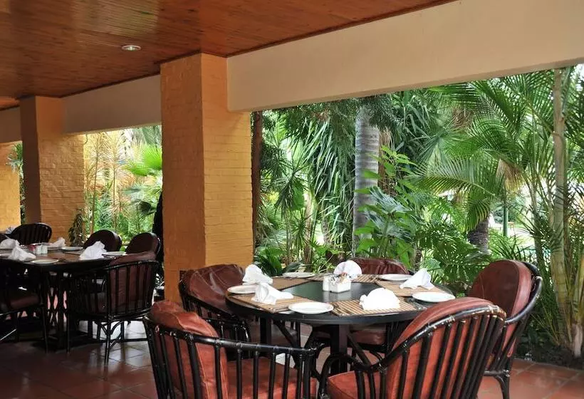 Safari Hotel & Convention Centre