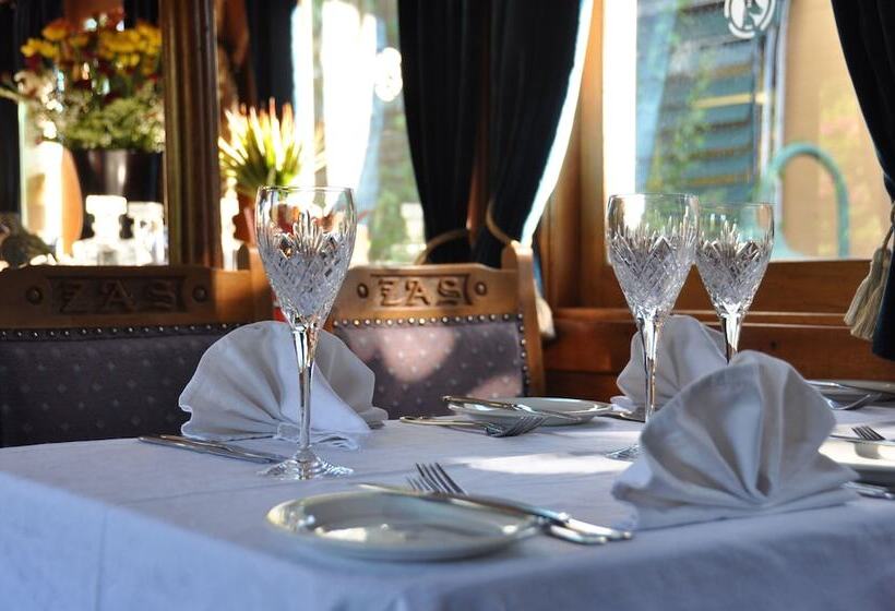 Safari Hotel & Convention Centre