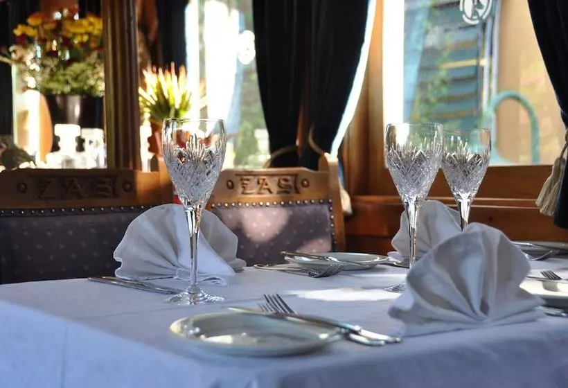 Safari Hotel & Convention Centre