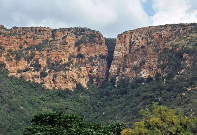 Safari Hotel & Convention Centre