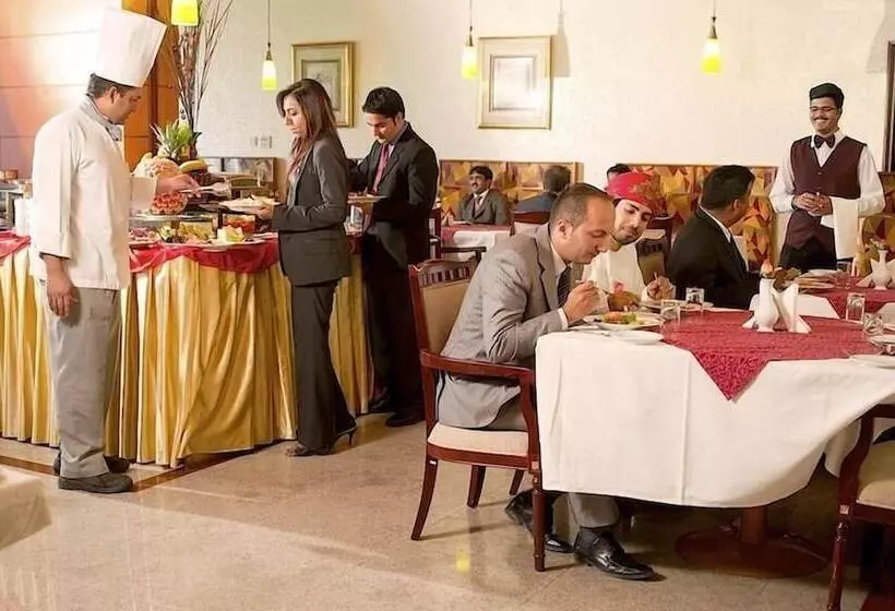 酒店 Safeer International