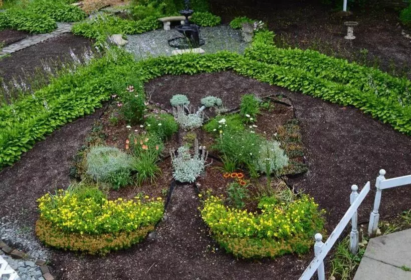 Отель The Brewster Inn