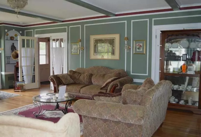 Отель The Brewster Inn