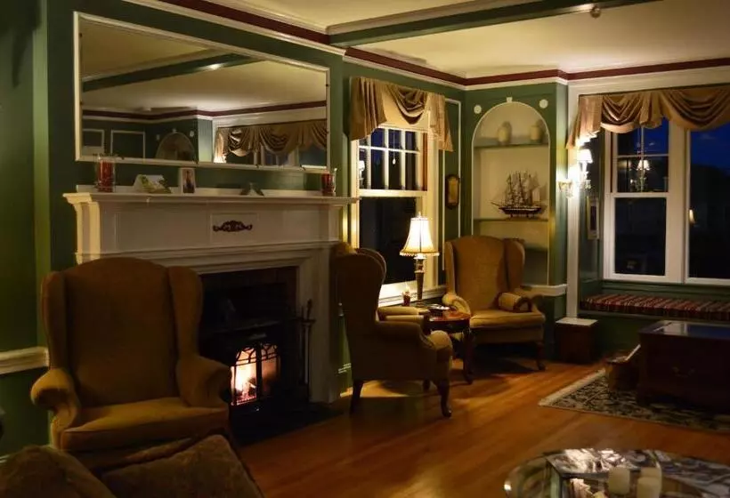 Отель The Brewster Inn