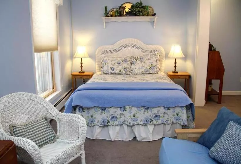 Отель The Brewster Inn