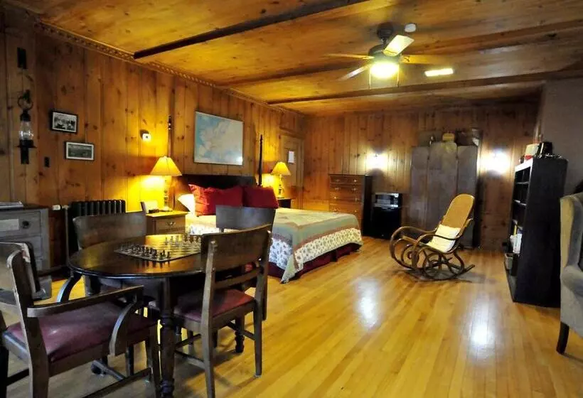 Отель The Brewster Inn