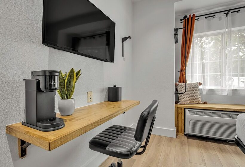 בית מלון כפרי The Block