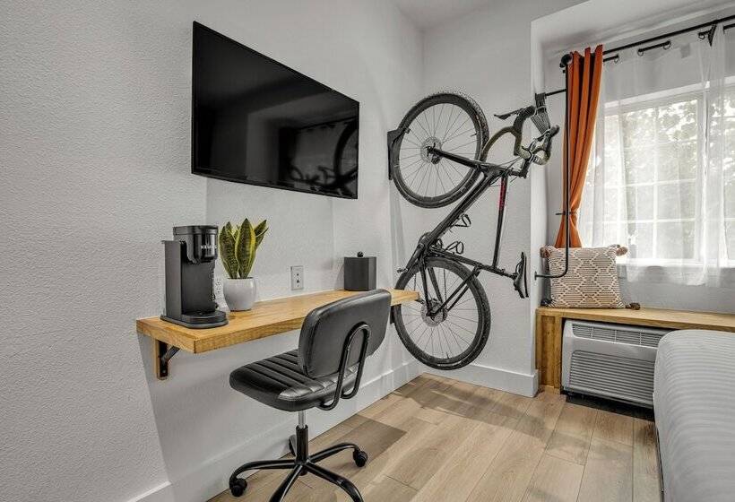 בית מלון כפרי The Block