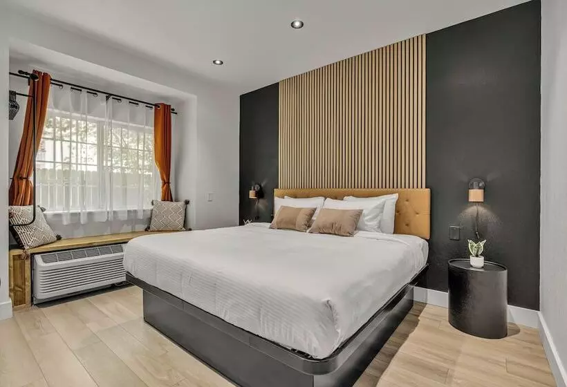 Отель The Block