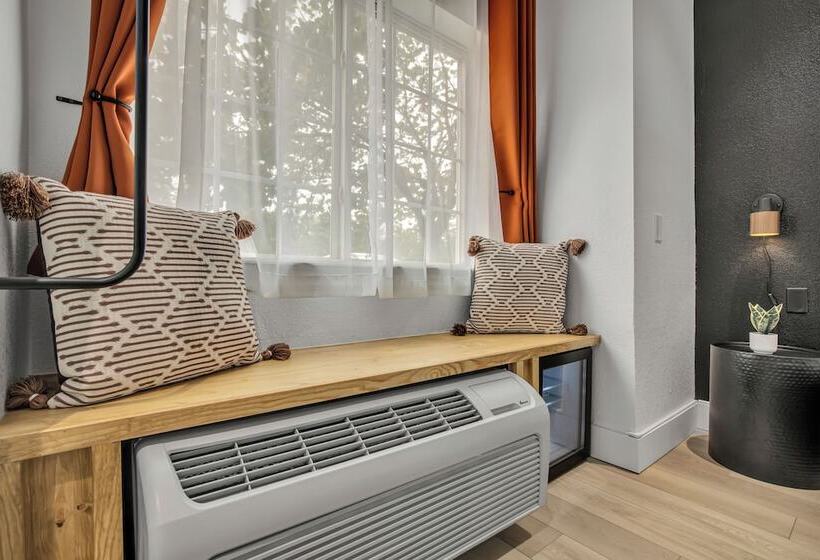 בית מלון כפרי The Block