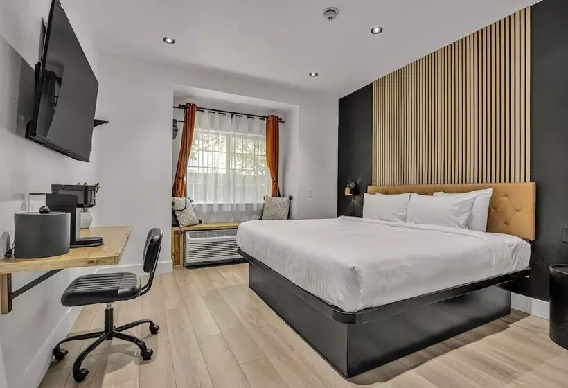 Отель The Block