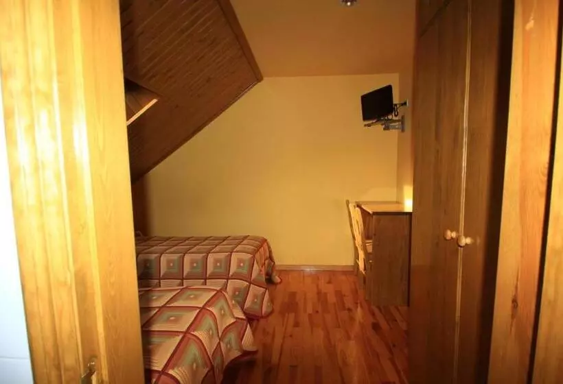 ホテル Bungalows Y Camping Viu