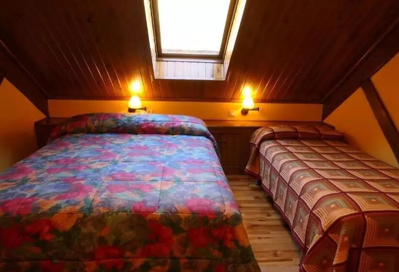 ホテル Bungalows Y Camping Viu