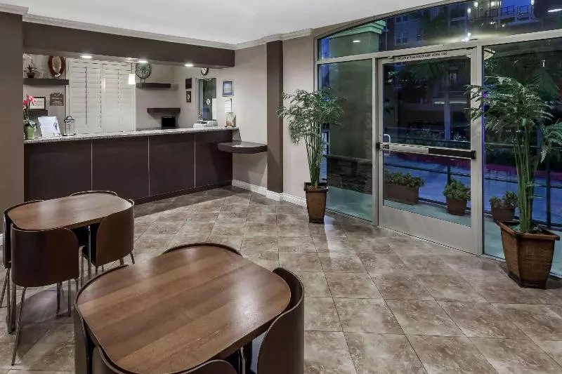 Szálloda Harbor Inn & Suites