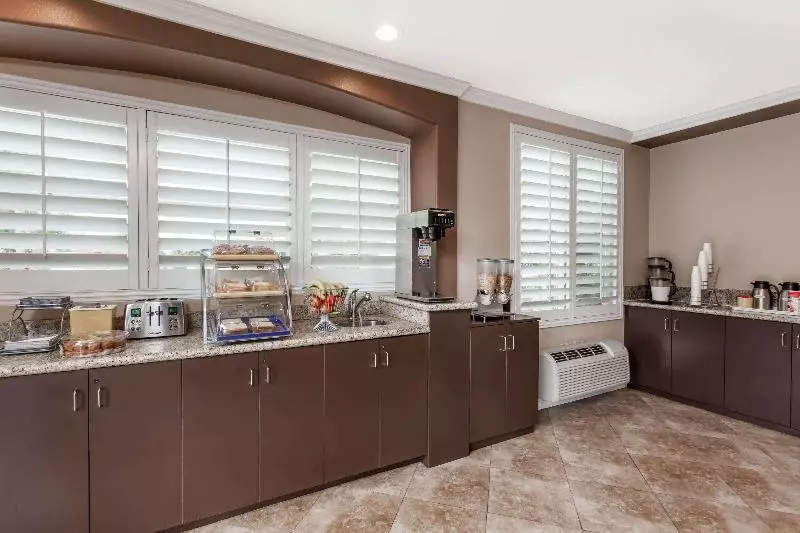 Szálloda Harbor Inn & Suites