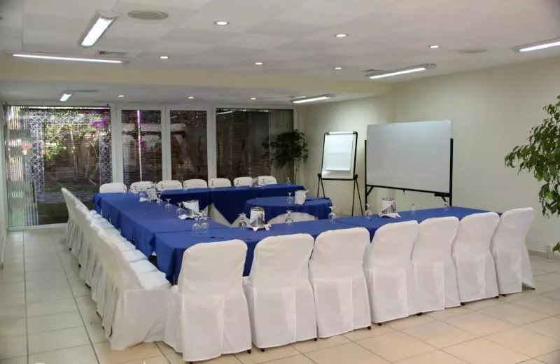 Отель Mirador Plaza