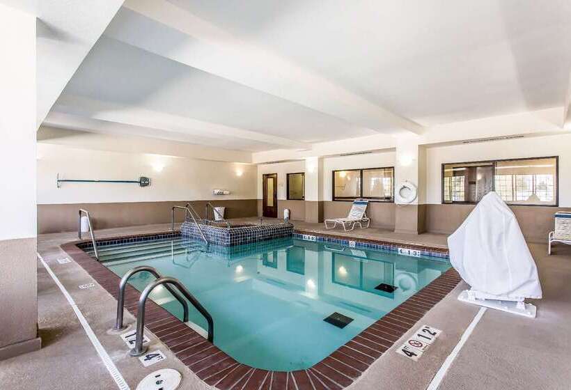 בית מלון כפרי Quality Inn & Suites