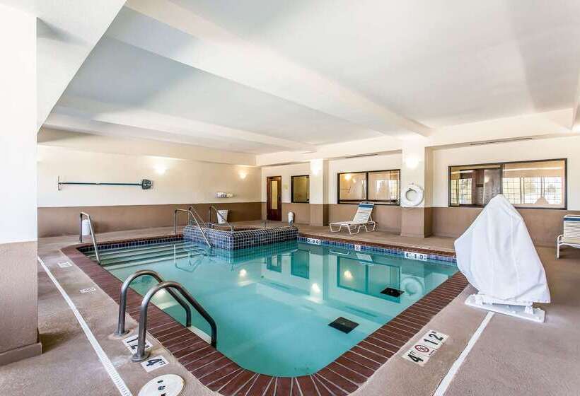 בית מלון כפרי Quality Inn & Suites