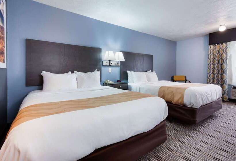 호텔 Quality Inn & Suites