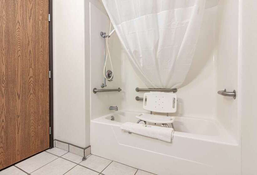 호텔 Quality Inn & Suites