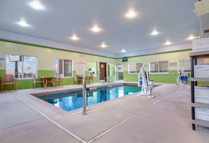 호텔 Quality Inn & Suites