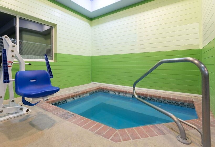 호텔 Quality Inn & Suites