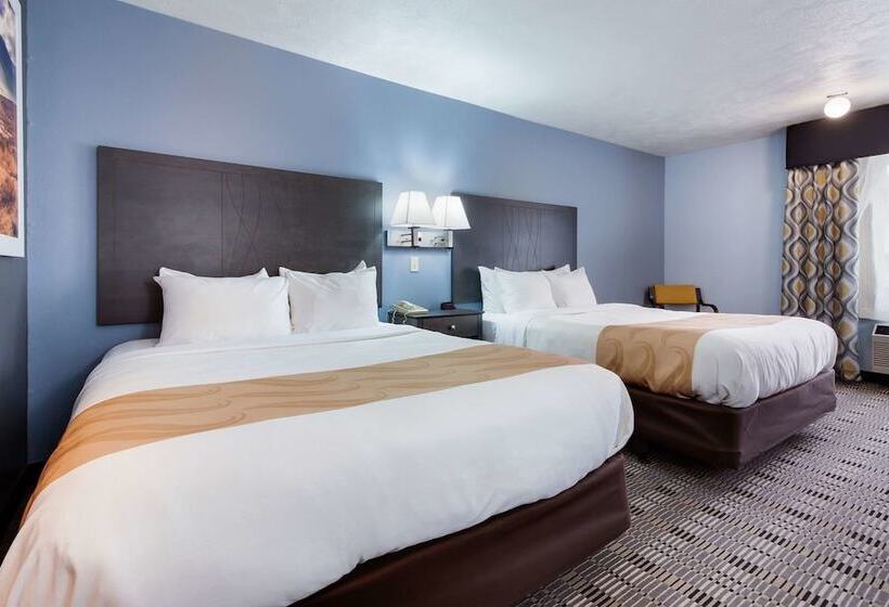 호텔 Quality Inn & Suites