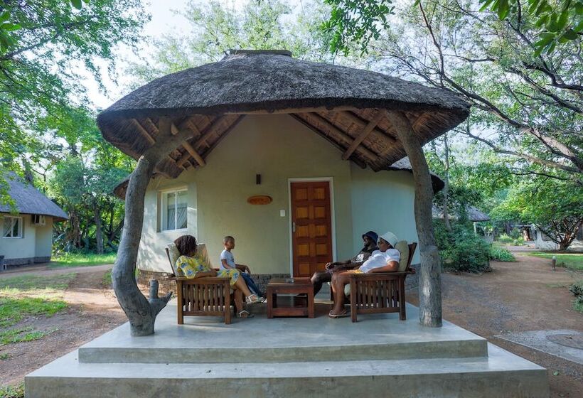 Отель Sefapane Lodge And Safaris
