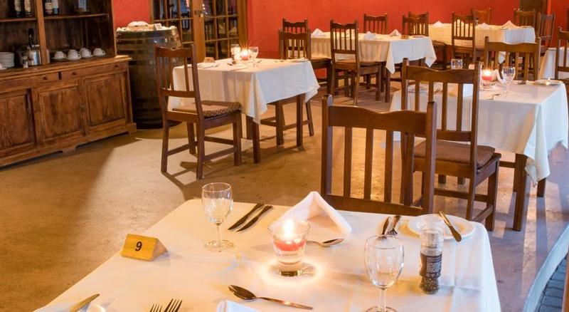 Отель Sefapane Lodge And Safaris