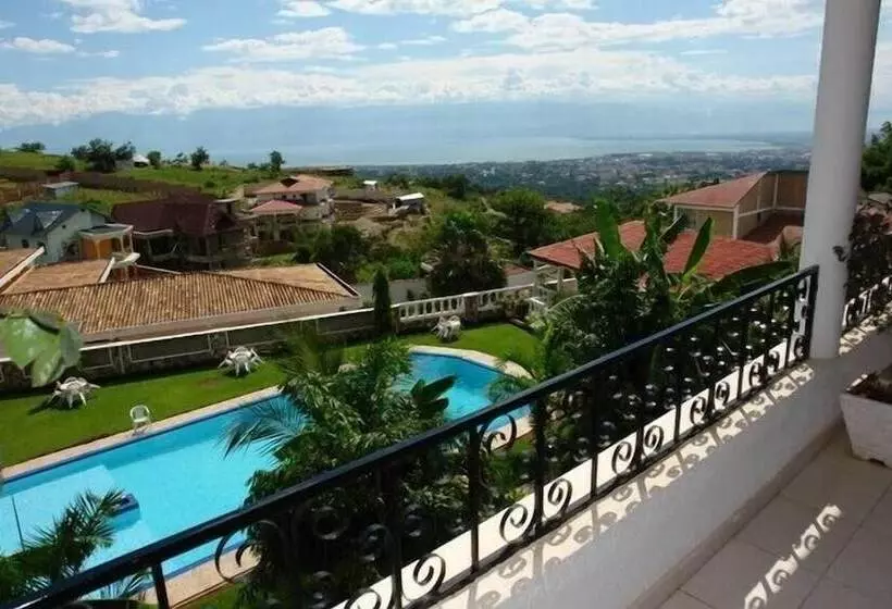 هتل Top Hill Residence Kiriri