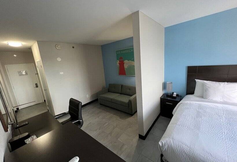 Отель Travelodge By Wyndham Ozone Park