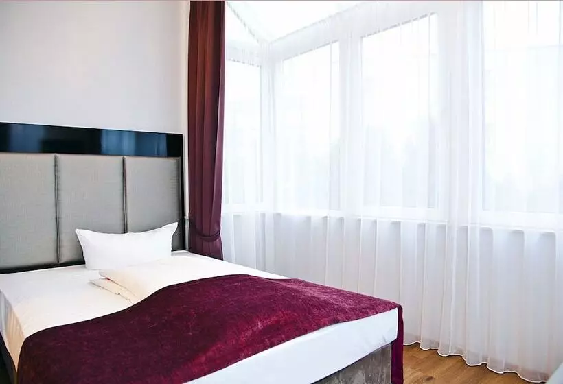 Hotelli Arena Villa Am Wasserpark