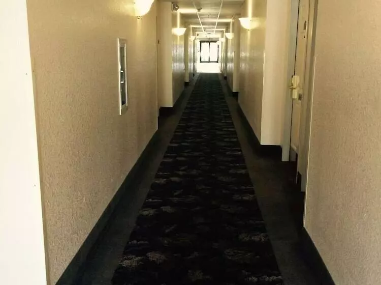 Отель Best Western Prime Inn & Suites