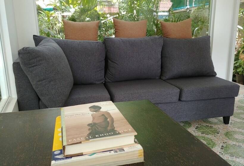 Отель Central Night