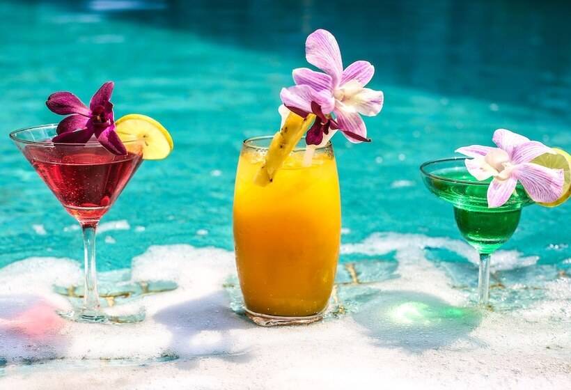 Отель Central Night